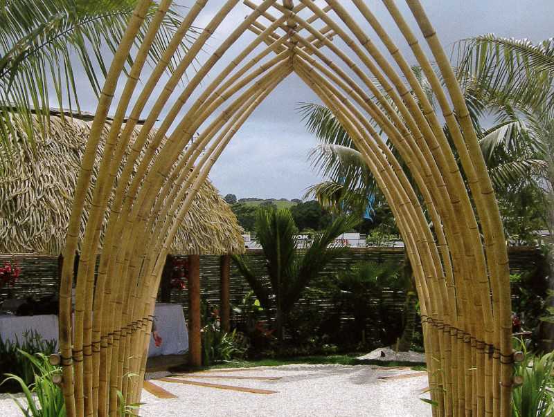 desain gapura bambu unik